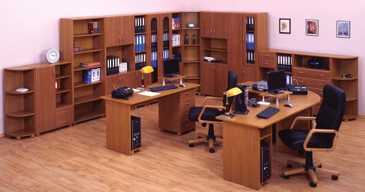 Tùy vào điều kiện kinh tế mà lựa chọn chất liệu bàn ghế văn phòng tphcm phù hợp.