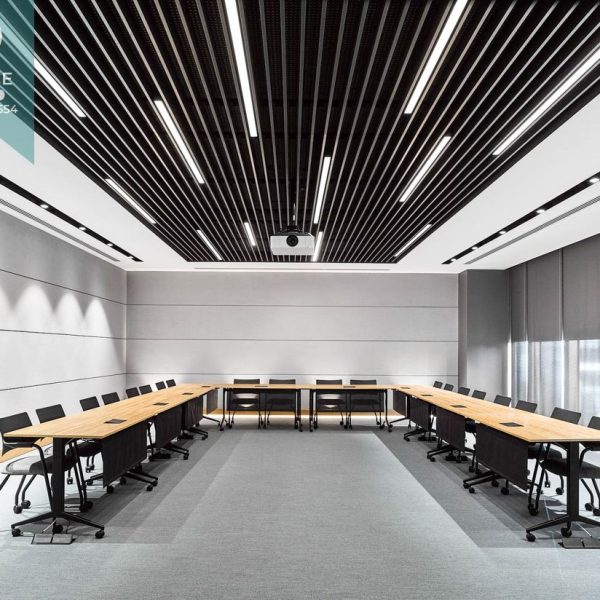 Bàn phòng họp lớn hiện đại ON14 mang đến màu sắc tươi mới cho không gian văn phòng.