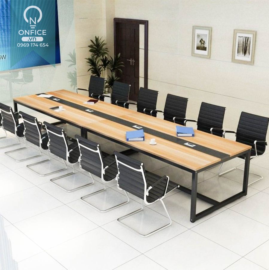 Bàn họp dài đơn giản ON11 giúp mang lại một không gian tươi mới trẻ trung cho văn phòng.
